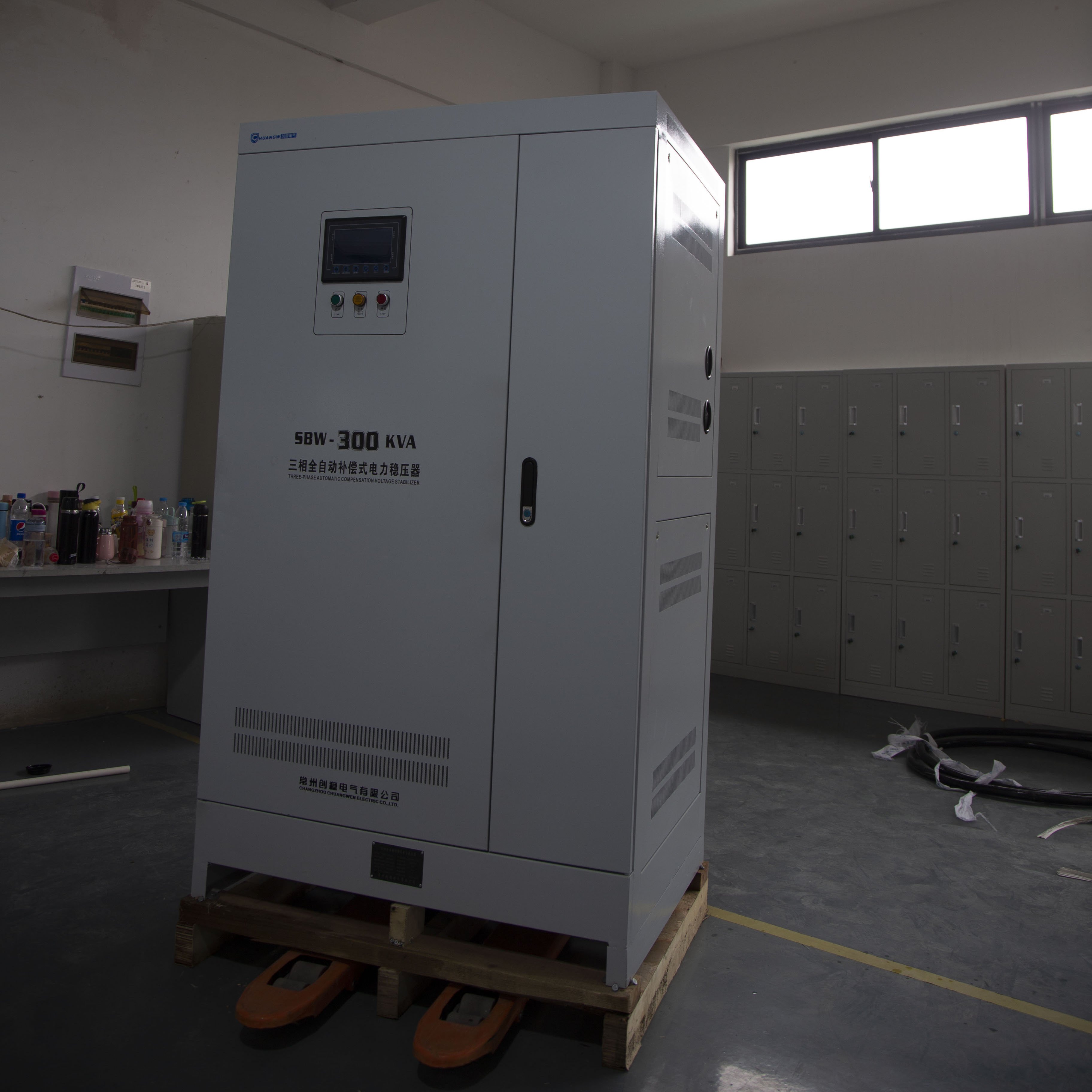三相大功率補償式穩壓器