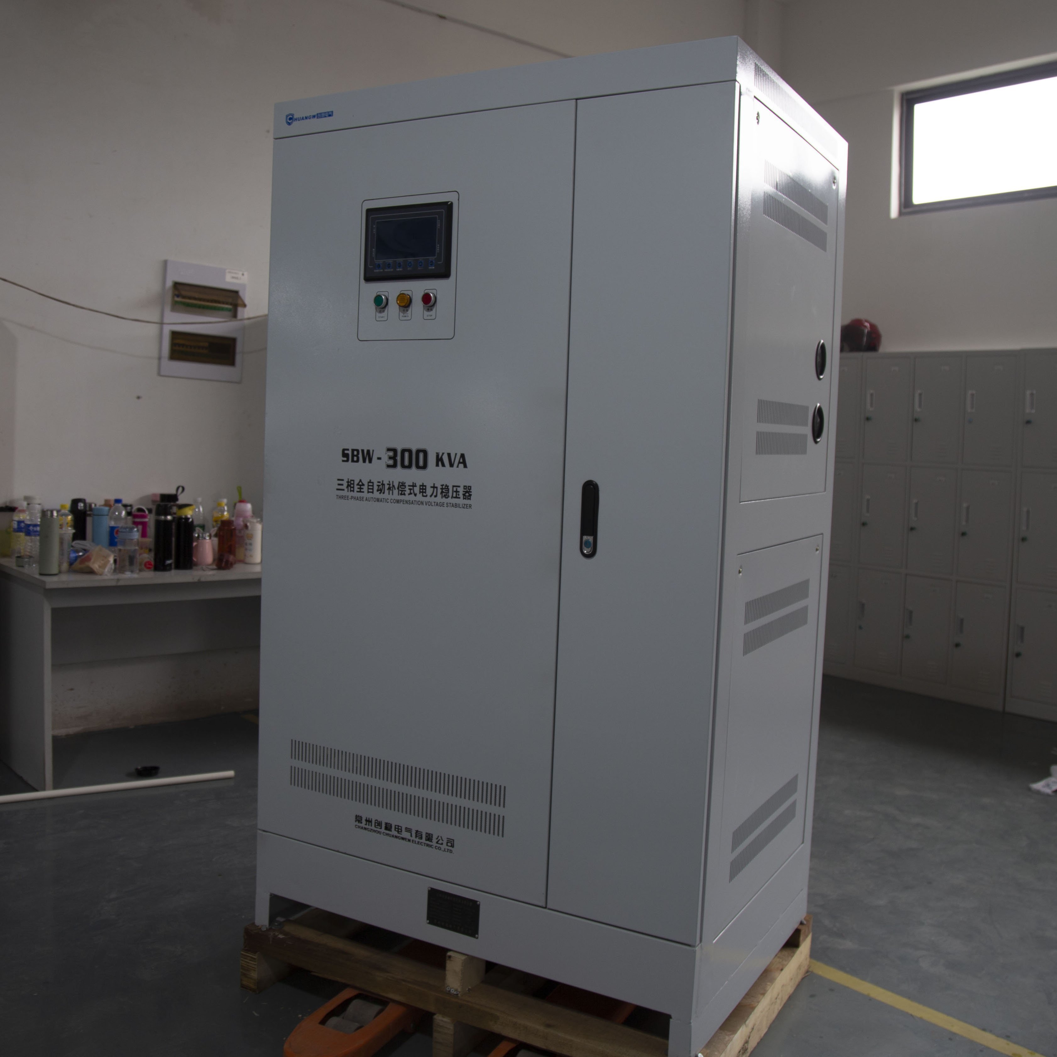 三相電壓調(diào)節(jié)器